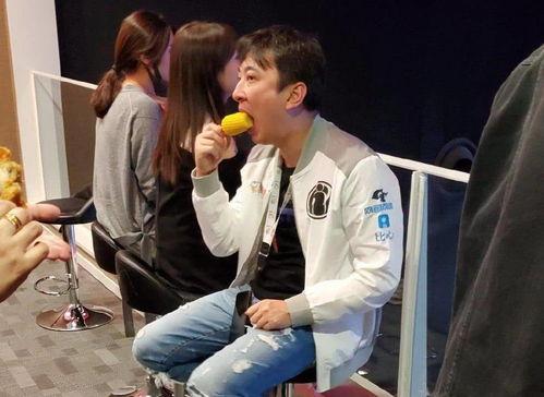 脚趾夹东西的网红男演员,揭秘网红男演员脚趾夹物的神奇魅力